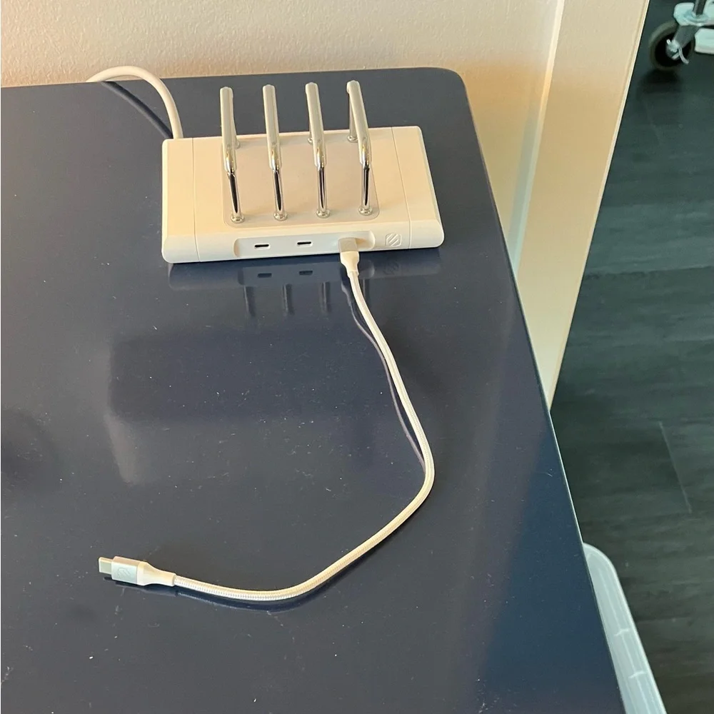 Scosche BaseLynx 2.0 Vertical Charging Station with Cable Management